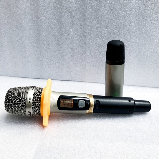 MICRO KHÔNG DÂY AAP M8 II